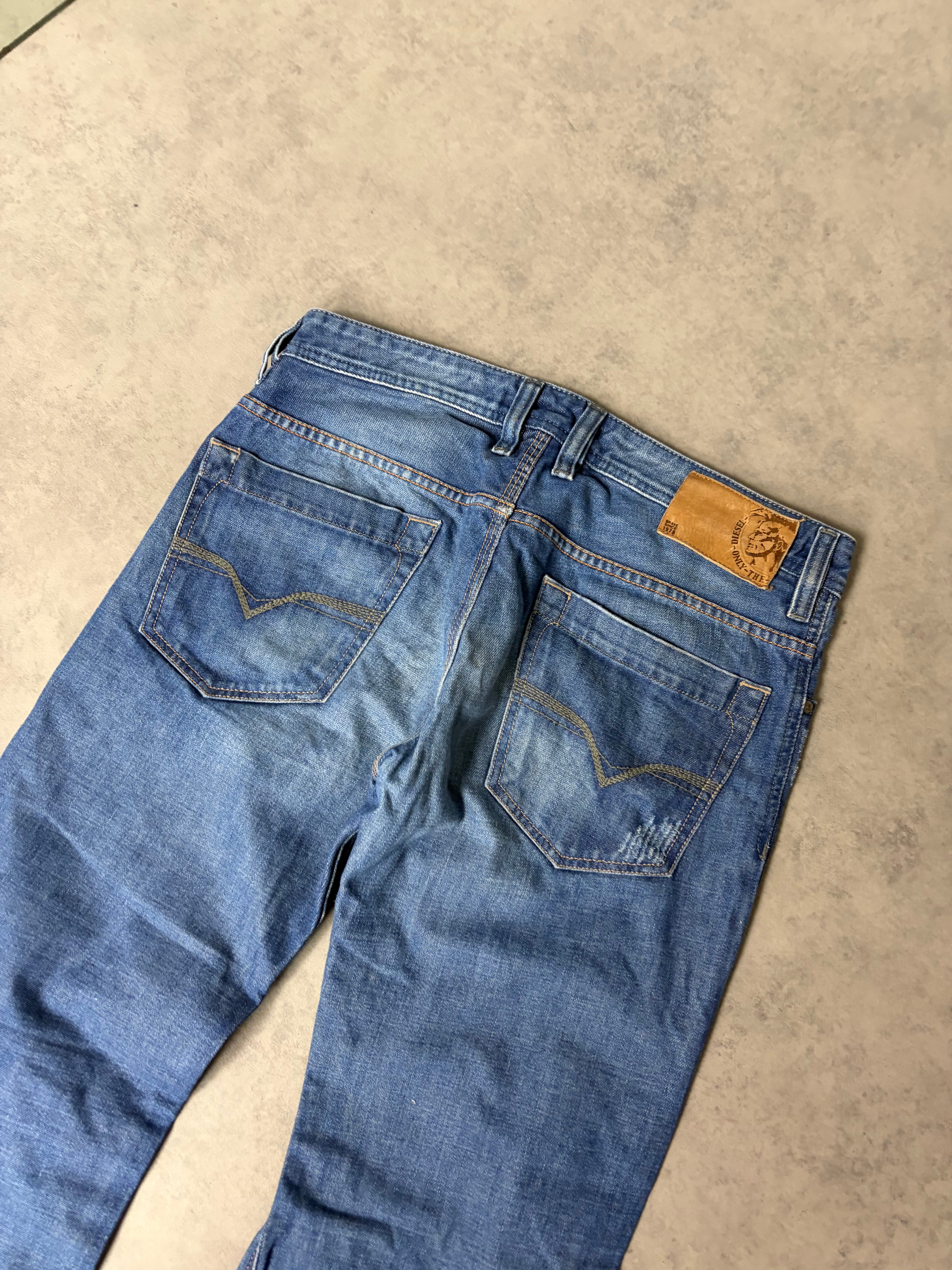 DIESEL BOOTCUT JEANS (M)