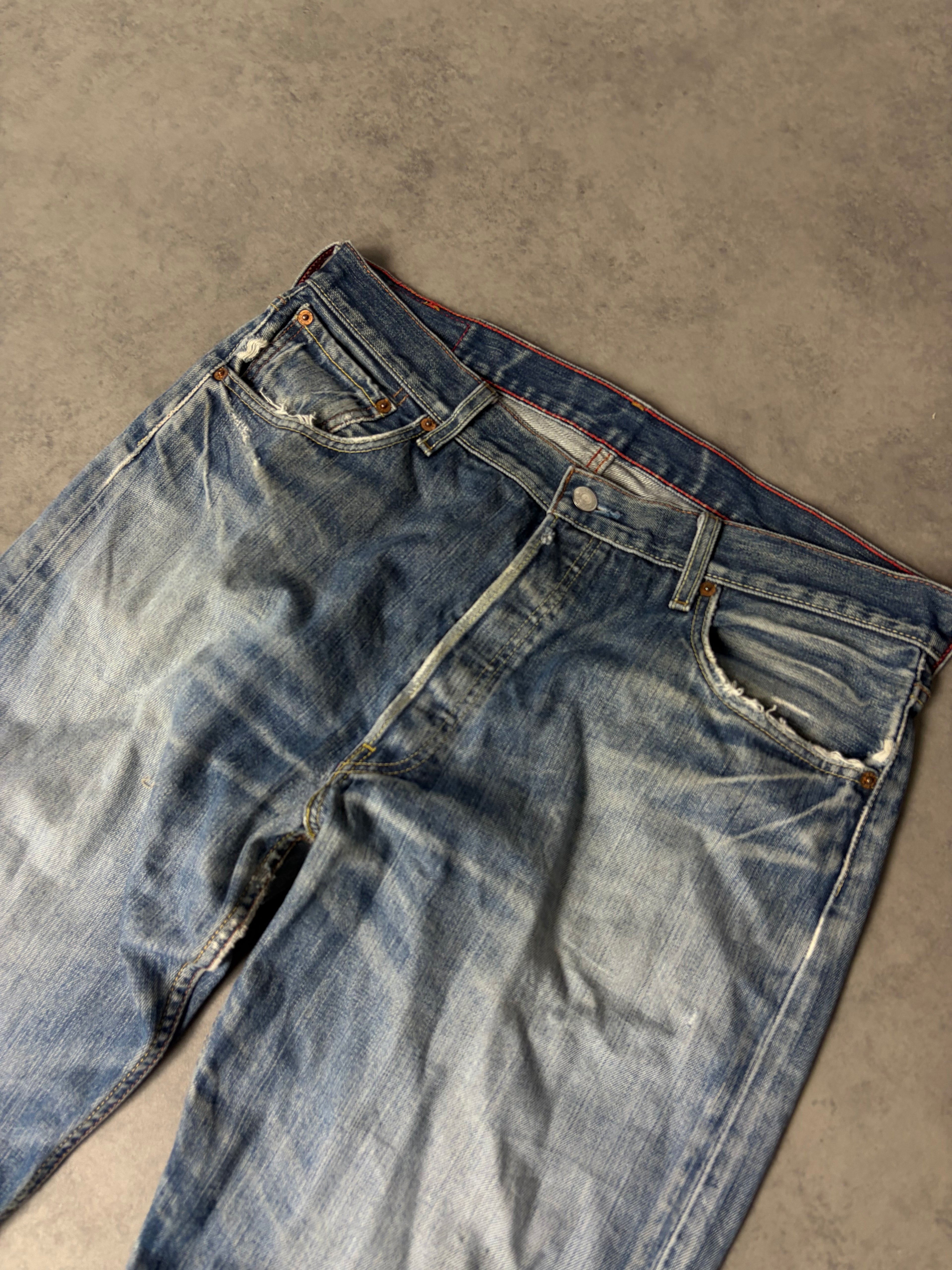 LEVIS STRAIGHT JEANS (L)