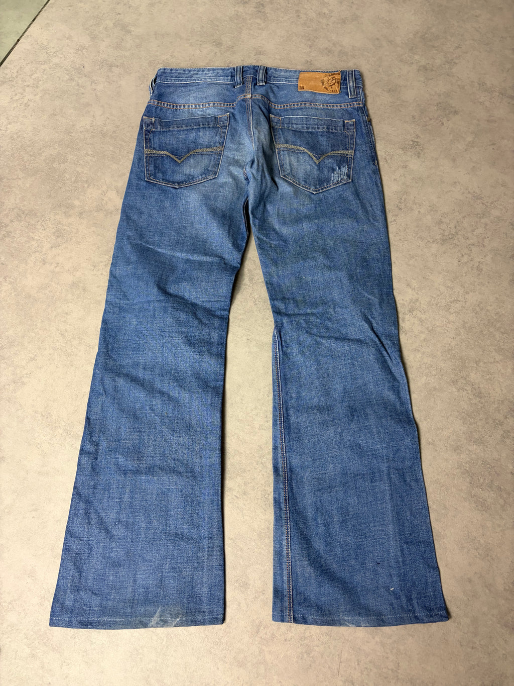 DIESEL BOOTCUT JEANS (M)