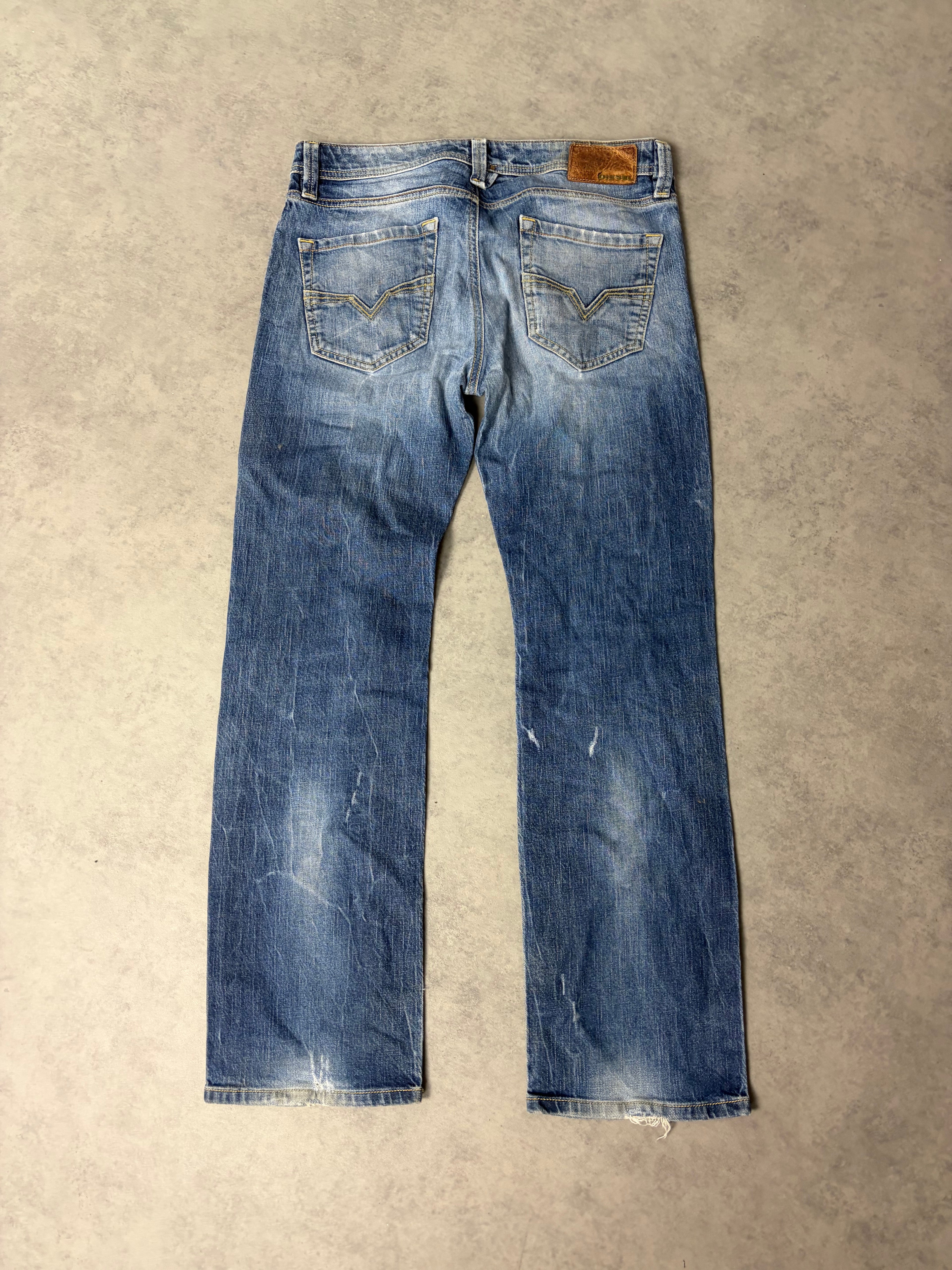 DIESEL STRAIGHT JEANS (M)