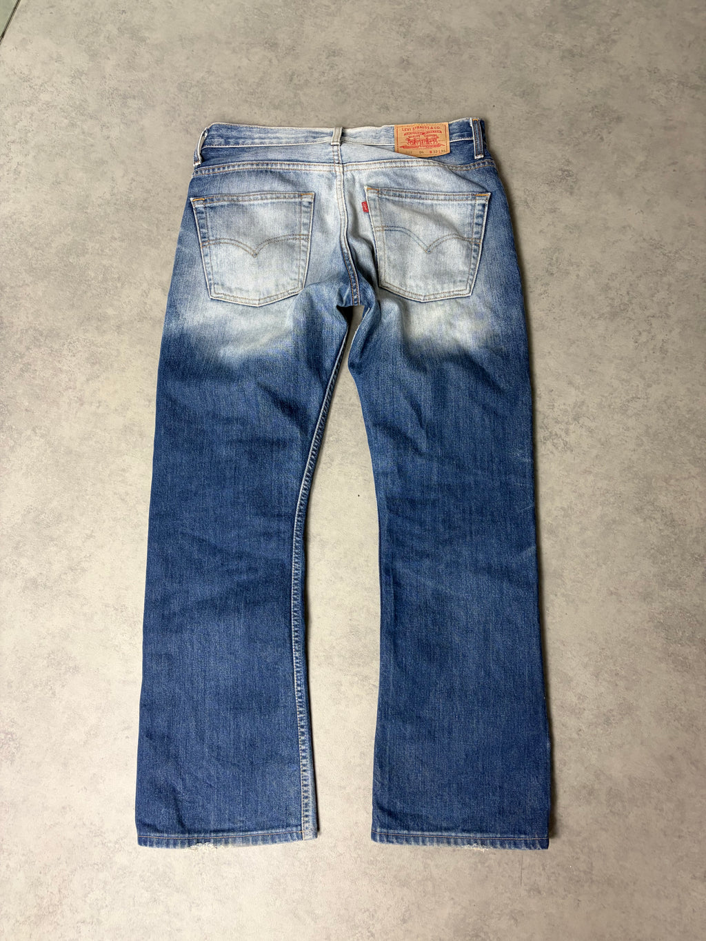 LEVIS BOOTCUT JEANS (M)