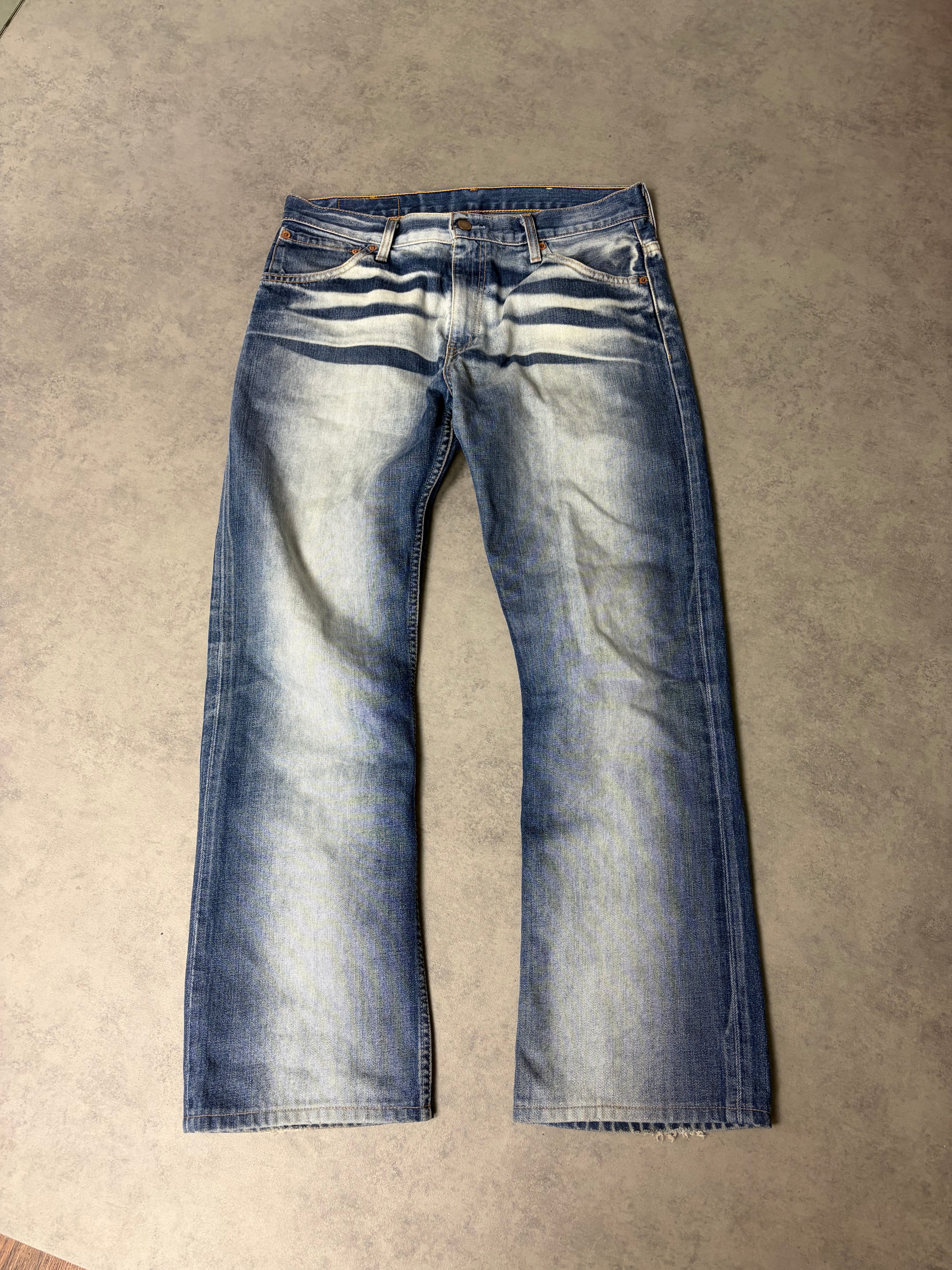 LEVIS BOOTCUT JEANS (M)