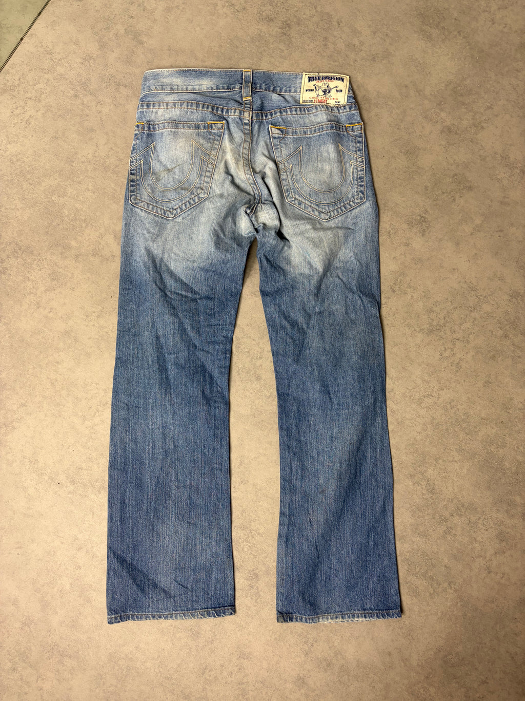 TRUE RELIGION BOOTCUT JEANS (M)