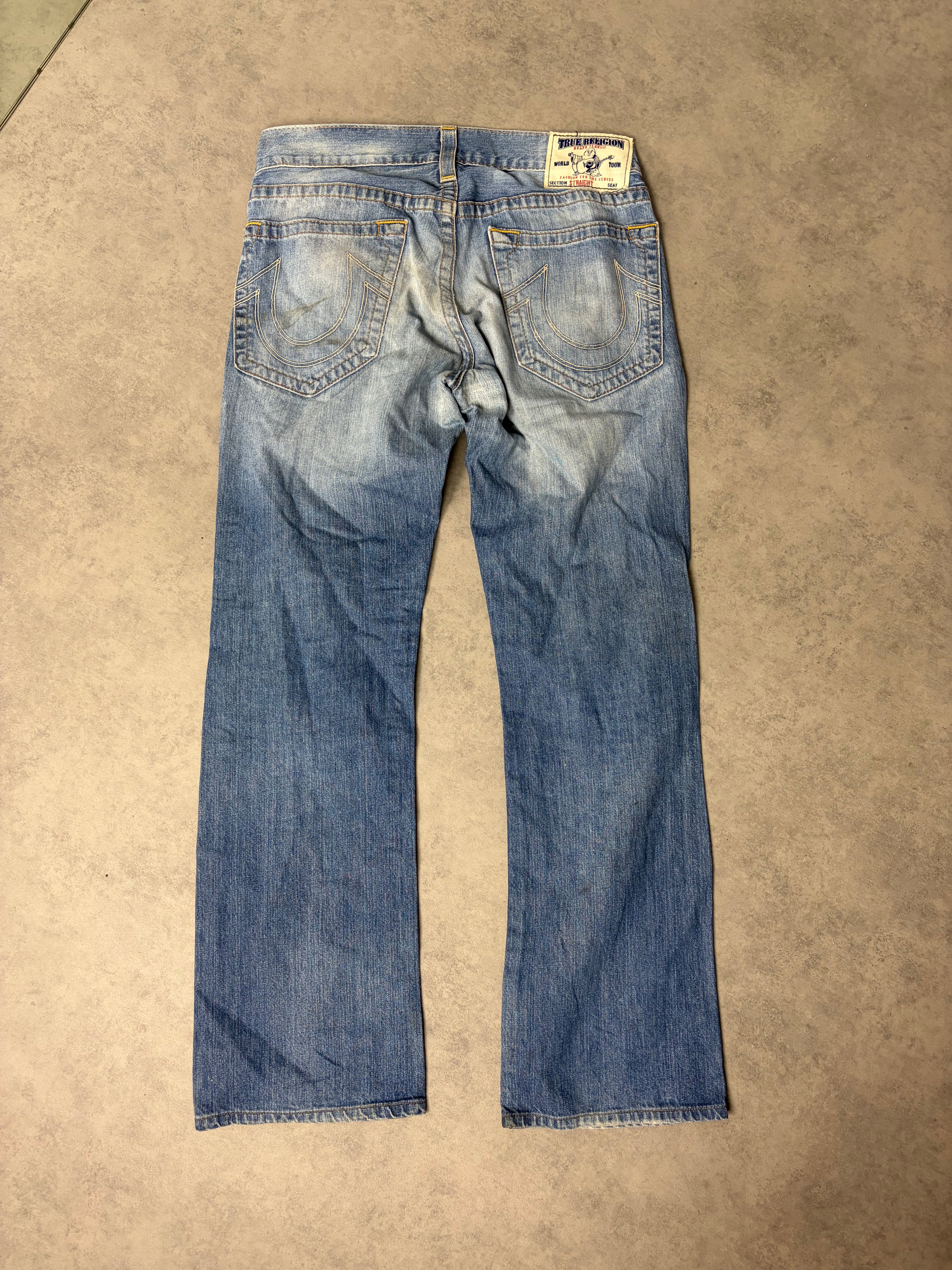 TRUE RELIGION BOOTCUT JEANS (M)
