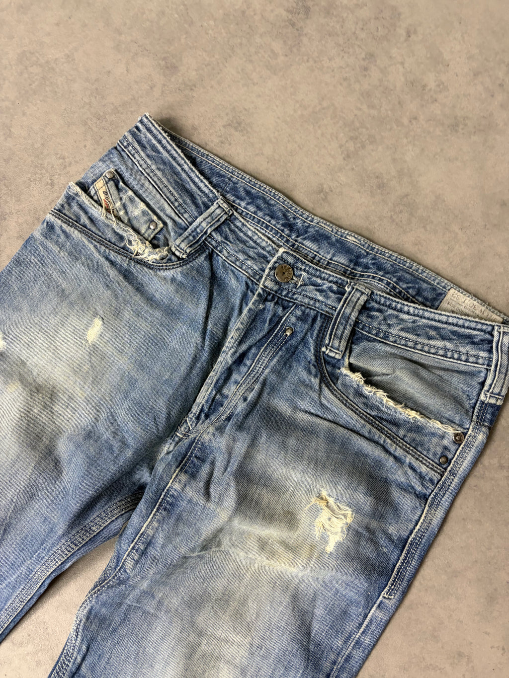 DIESEL STRAIGHT JEANS (S)