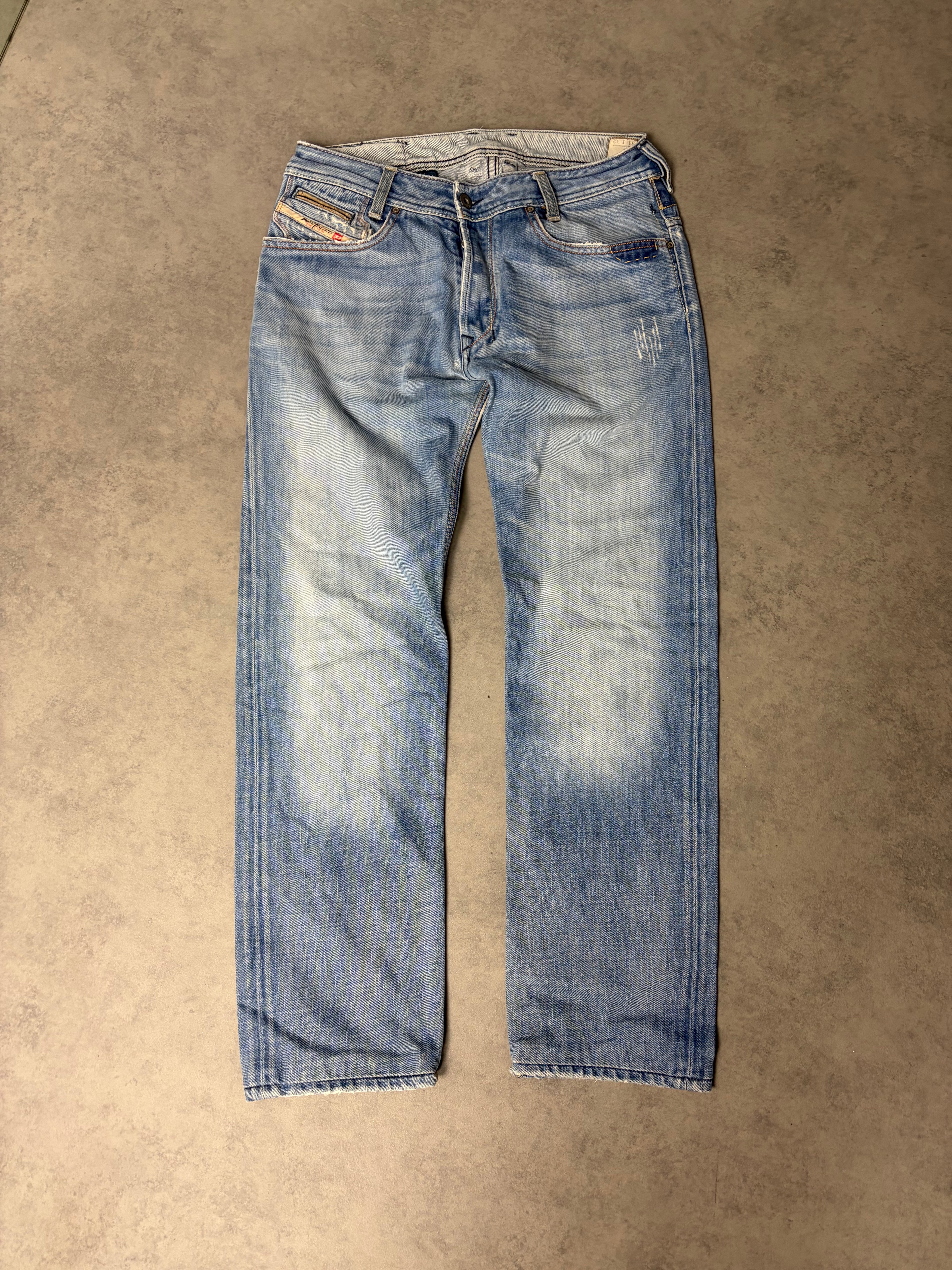 DIESEL STRAIGHT JEANS (M)