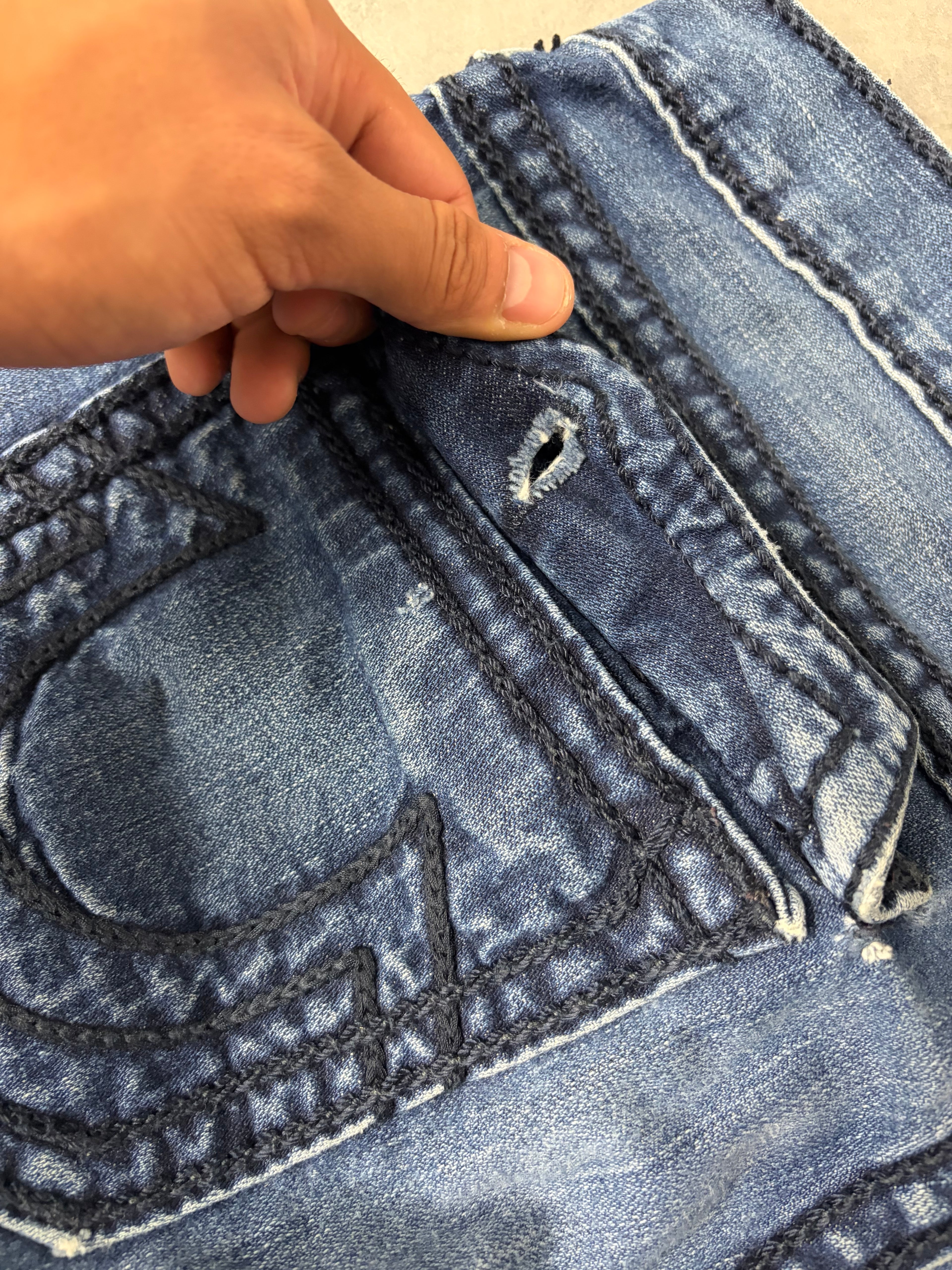 TRUE RELIGION JEANS (L)