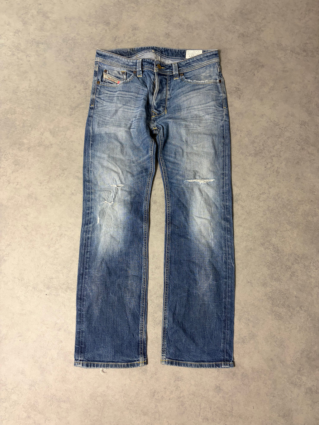 DIESEL STRAIGHT JEANS (M)