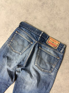 DIESEL STRAIGHT JEANS (M)