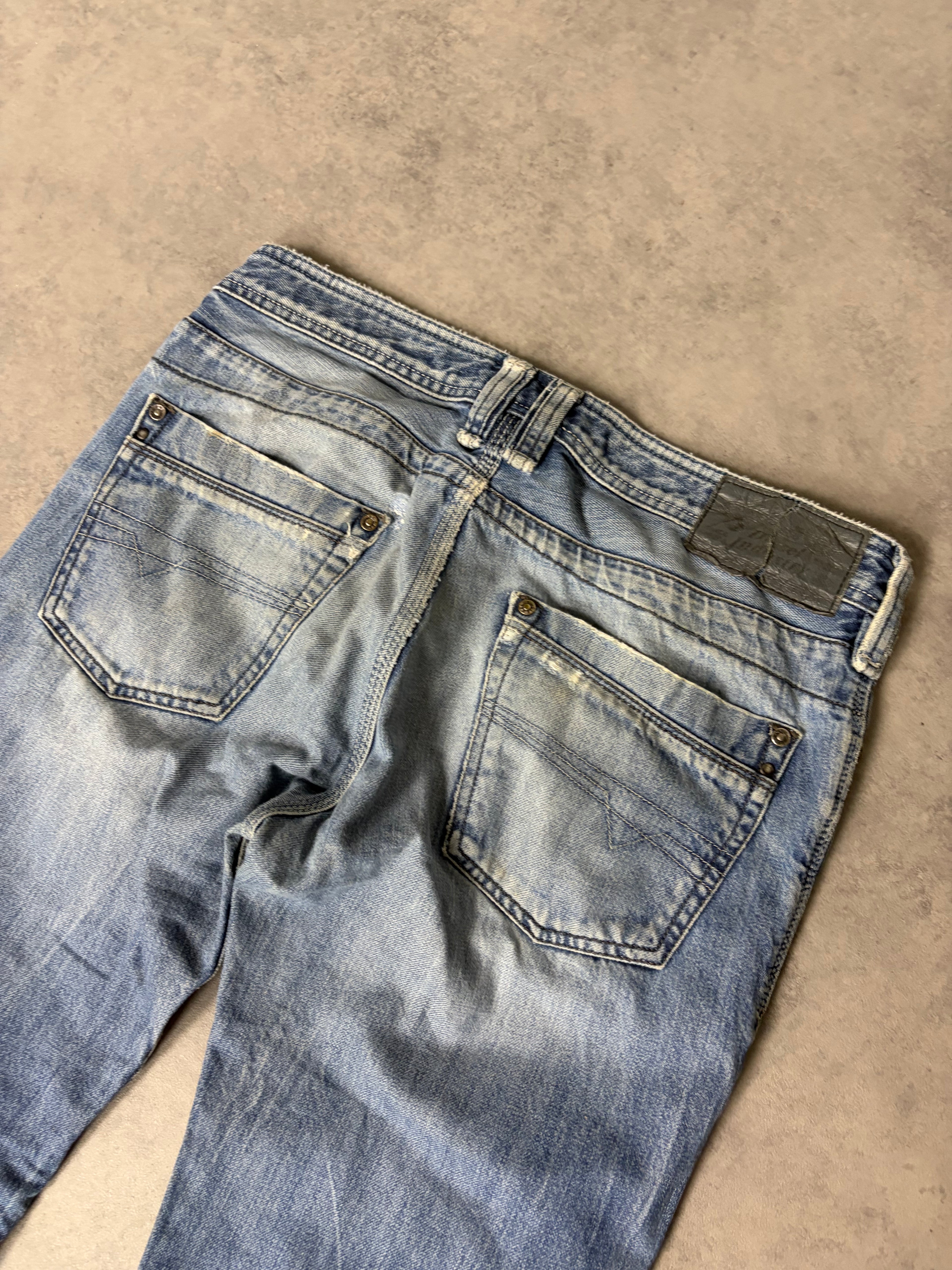 DIESEL STRAIGHT JEANS (S)