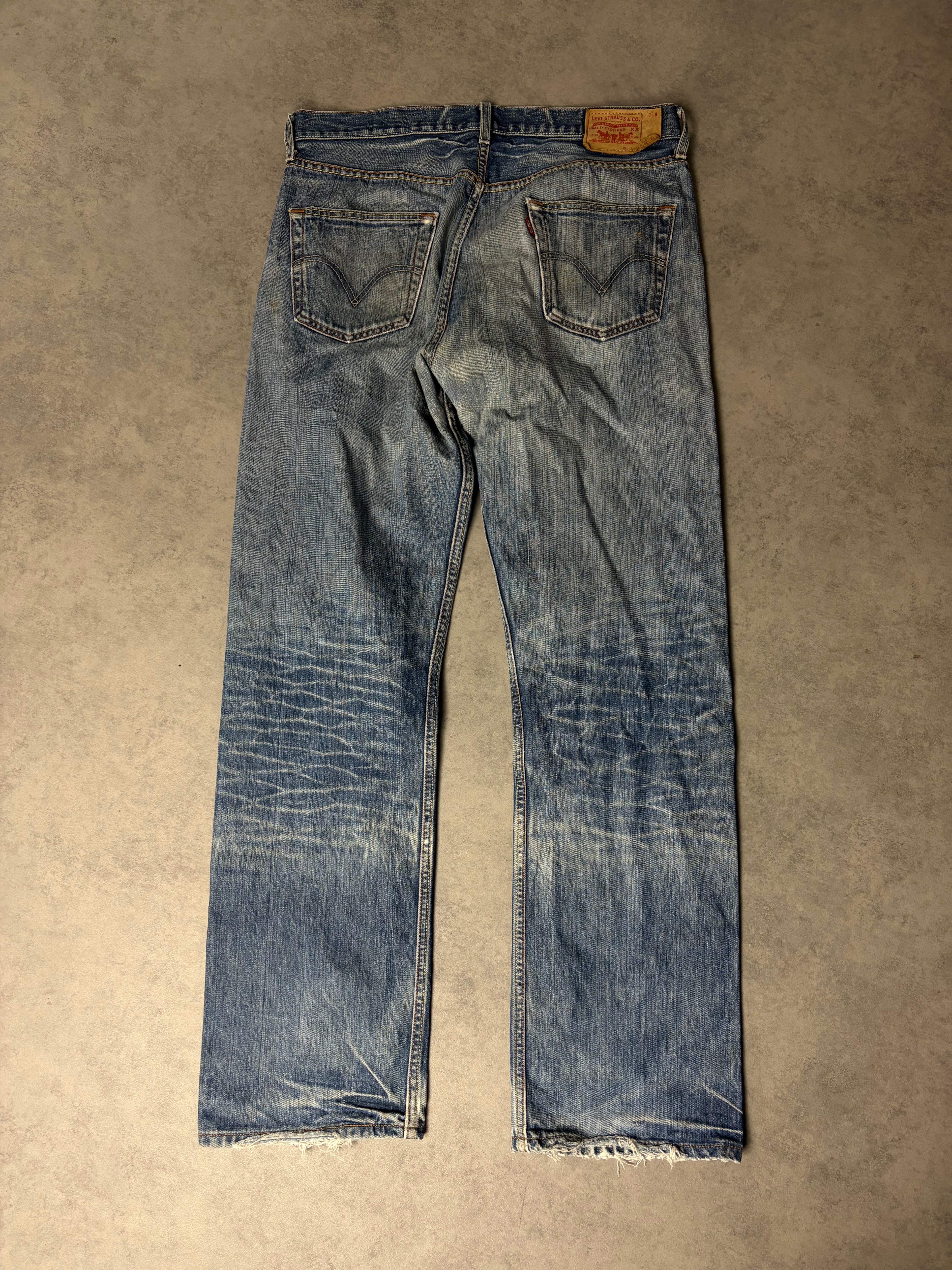 LEVIS STRAIGHT JEANS (L)