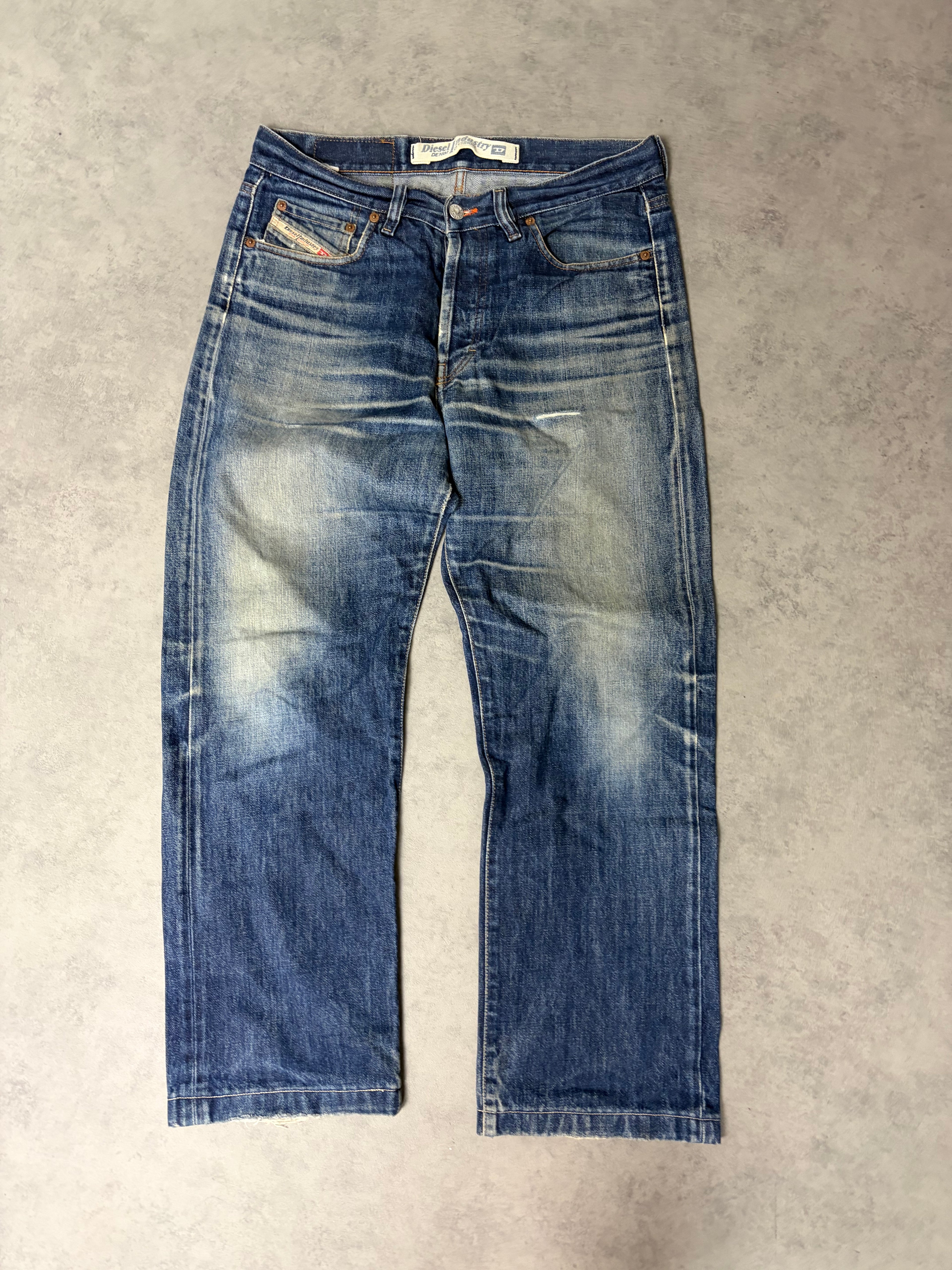 DIESEL STRAIGHT JEANS (M)