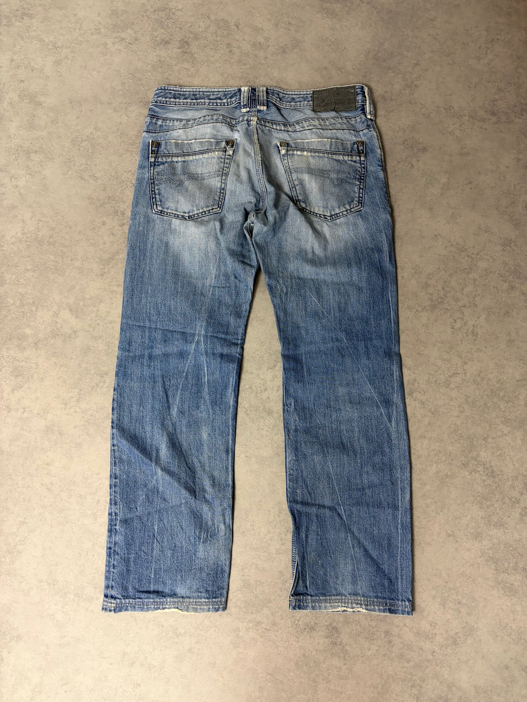 DIESEL STRAIGHT JEANS (S)