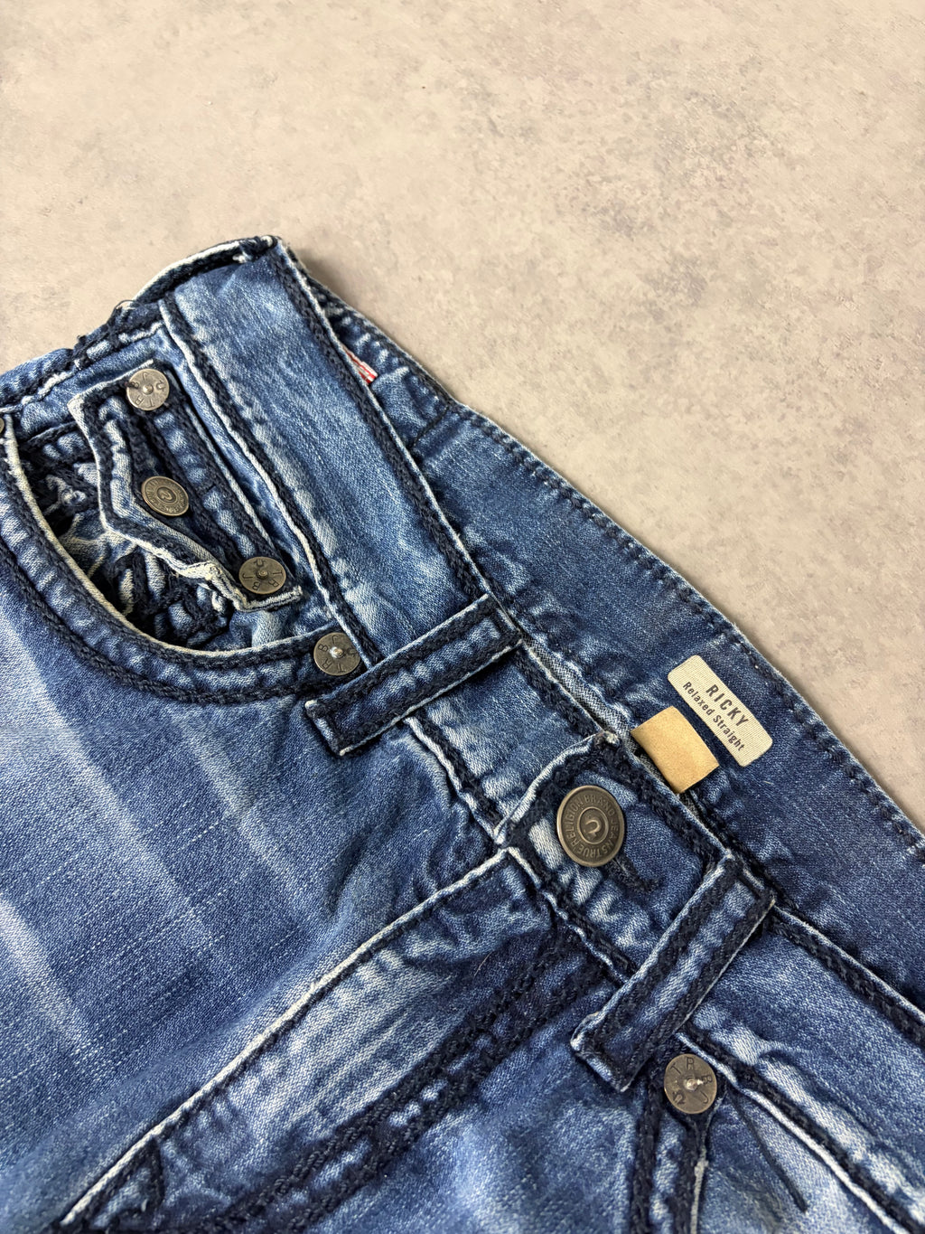 TRUE RELIGION JEANS (L)